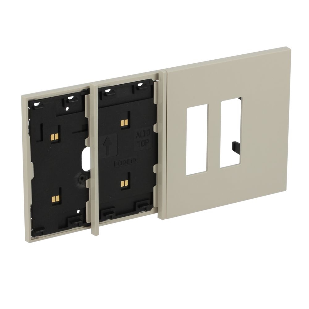 Frame Elettrificato Con Mostrina Doppia Presa Italia BTICINO KM8104M02